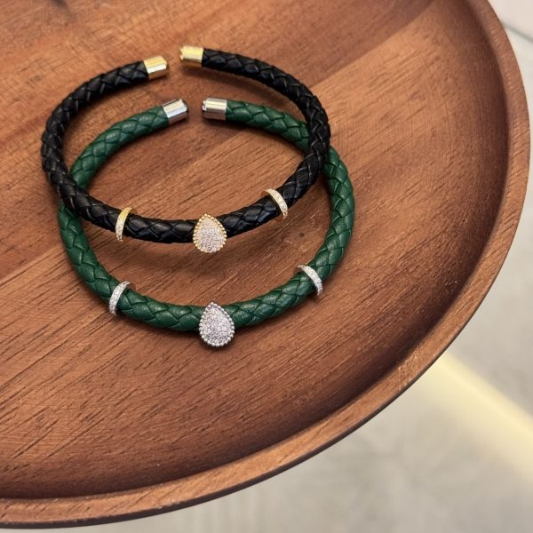 LEATHER BRACELET (Drop)